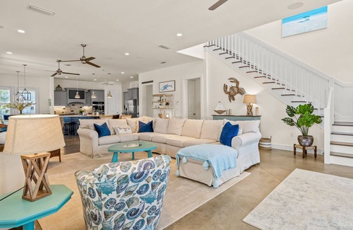 Emerald Waters Village House | Coastal charmer with huge screened patio, pool access, & W/D - minutes to beach