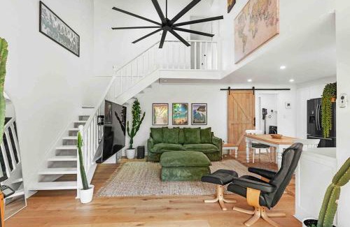 Burleigh Waters House | Coastal Comfort in Burleigh Heads Parking and WIFI
