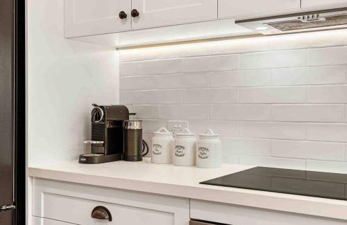 Burleigh Waters House | Coastal Comfort in Burleigh Heads Parking and WIFI