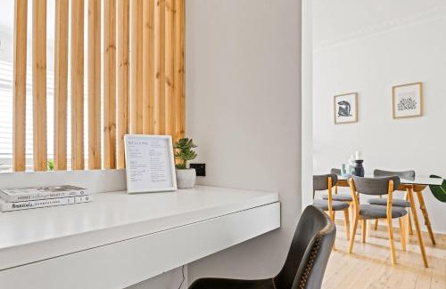 Freshwater Apartment | Coastal Corner - Contemporary Chic by the Beach