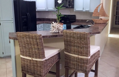 Naples Park House | Coastal Cottage, <1 mile to the Beach, near Ritz Carlton!