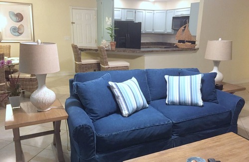 Naples Park House | Coastal Cottage, <1 mile to the Beach, near Ritz Carlton!