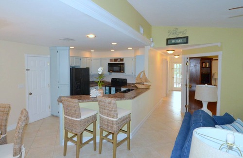 Naples Park House | Coastal Cottage, <1 mile to the Beach, near Ritz Carlton!
