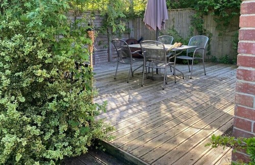 New Forest District Cottage | Coastal cottage, perfect for dog walkers and couples. 4.9 stars on Airbnb!