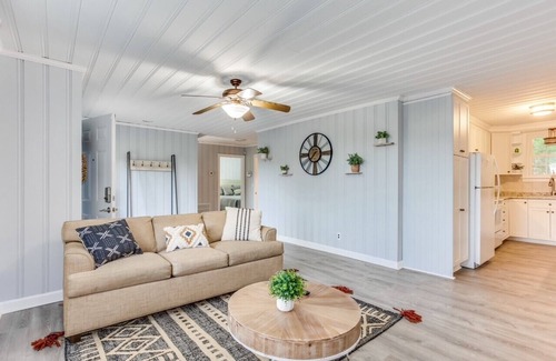 Longs House | Coastal Cottage Private - 7 minutes to Beach