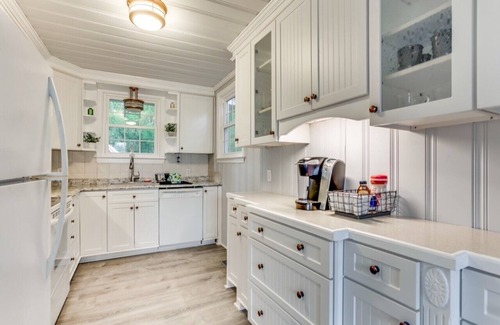 Longs House | Coastal Cottage Private - 7 minutes to Beach