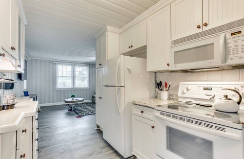 Longs House | Coastal Cottage Private - 7 minutes to Beach