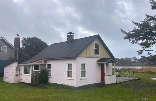 Pacific City Cottage | Coastal Cottage w/river frontage and just steps from the beach.