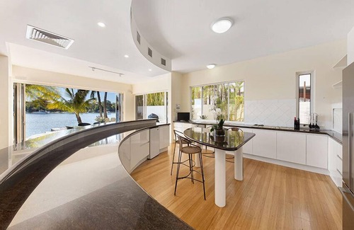 Noosa Heads House | Coastal Elegance: Private Pool & Jetty