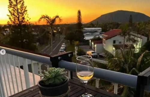 Marcoola Apartment | COASTAL ESCAPE - views rooftop terrace & jaccuzi