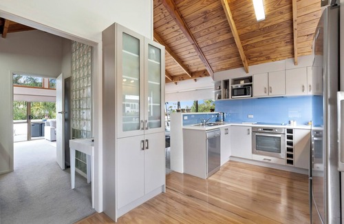 Half Moon Bay House | Coastal Family Getaway with Pool | Wi-Fi & Netflix