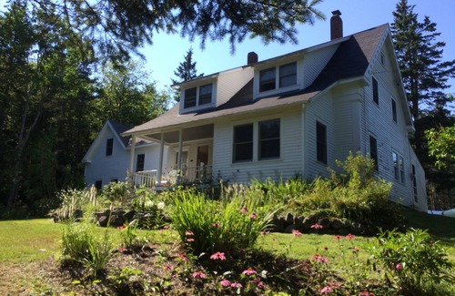 Brooksville House | Coastal Farmhouse - Walk to Harbor & Village. Boat Mooring Included.