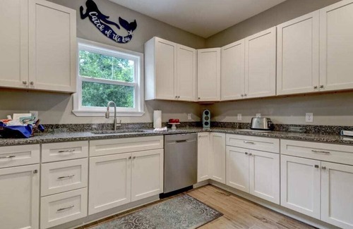 St. Marys House | Coastal Getaway – 2BR, Near Boat Ramp & Ferry