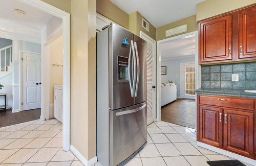 Gulfport House | Coastal Getaway: Cozy 3-Bedroom Townhouse Near Gulf Beaches & Attractions!