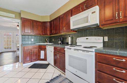 Gulfport House | Coastal Getaway: Cozy 3-Bedroom Townhouse Near Gulf Beaches & Attractions!