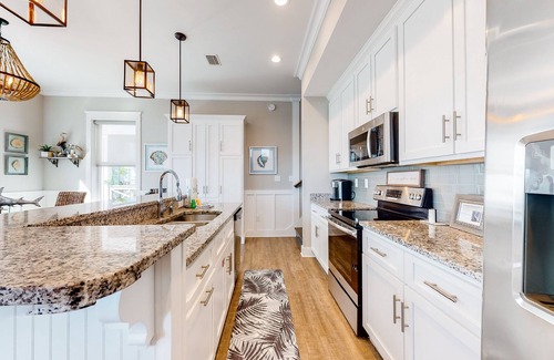 Gulf Shores House | Coastal, group-friendly getaway with outdoor pool access and fishing pier
