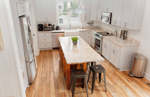 North Litchfield Beach House | Coastal haven for groups, walk to beach, large deck, beach gear, kid friendly