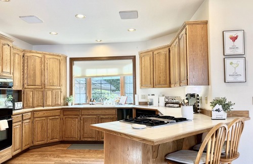 Federal Way House | Coastal Haven Seaside Serenity Retreat