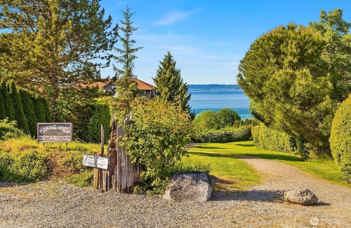 Federal Way House | Coastal Haven Seaside Serenity Retreat