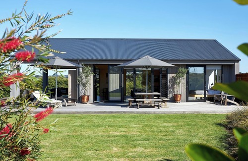 Muriwai House | Coastal Retreat at Muriwai Beach