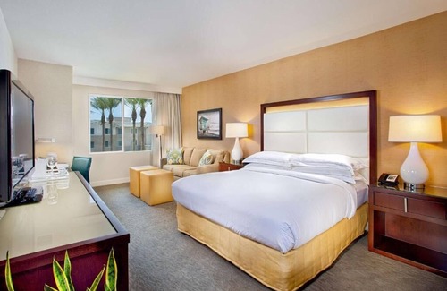 Carlsbad Hotel | Coastal Retreat Close to South State Beach! Outdoor Pool, Pet-friendly, Parking!