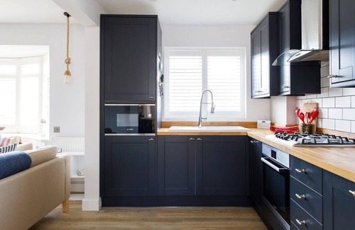 East Wittering House | Coastal Retreat for 6 Close to Beaches