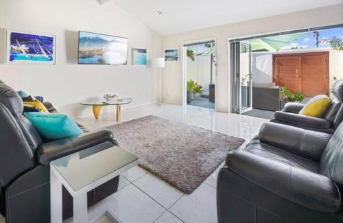 Buddina Apartment | Coastal retreat, private, wine, netflix