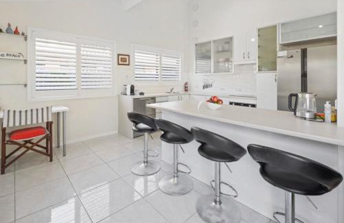 Buddina Apartment | Coastal retreat, private, wine, netflix