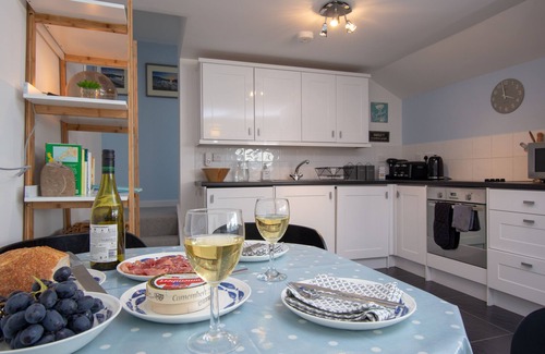 Mousehole Apartment | Cobbles Loft in Mousehole Minutes from Harbour