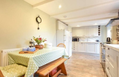 Craster Cottage | COBLE COTTAGE, family friendly, character holiday cottage in Craster