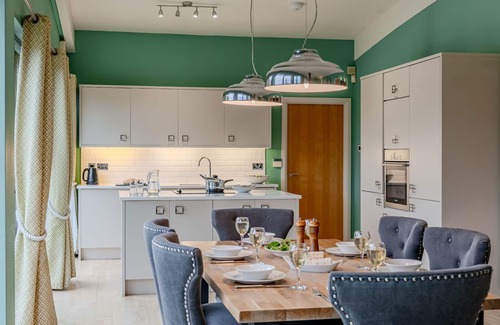 Richmond Cottage | Coco - a lodge that sleeps 6 guests in 3 bedrooms