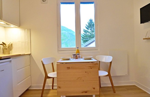Bielle Apartment | Cocon Biellois: vue Montagnes, Parking & Piscine
