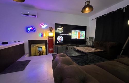 Pessac Apartment | Cocon Jacuzzi et cinéma 4K P