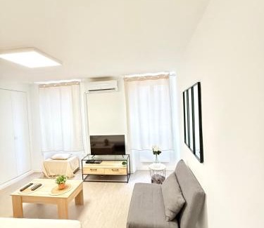 Prefecture Apartment | Cocon Marseillais, Centre-Ville, Vieux-Port - Rue Paradis, Rénové, Climatisé, 2pers