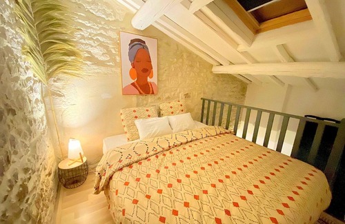 Nimes City Centre Apartment | ๐ Cocoon in the Historic heart /2 steps from the arenas ๐