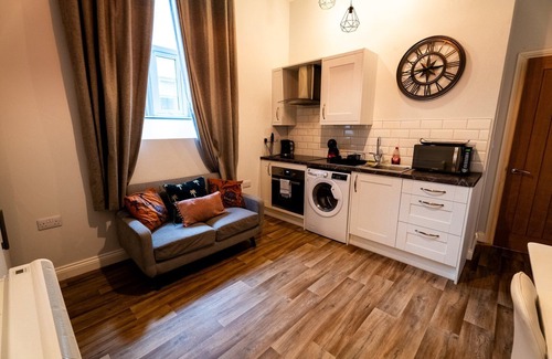 Castle Apartment | Cohost Partners Cozy 2-Bed Retreat in Swansea