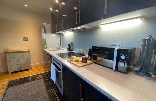 Cardiff City Centre Apartment | Cohost Partners Modern 2BR in Cardiff with Parking