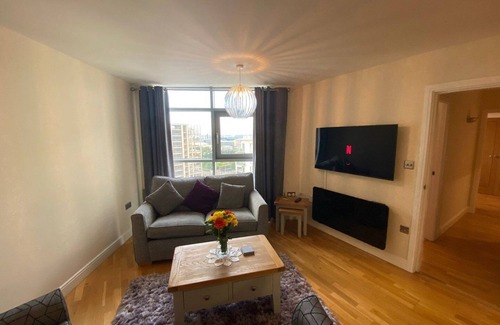 Cardiff City Centre Apartment | Cohost Partners Modern 2BR in Cardiff with Parking