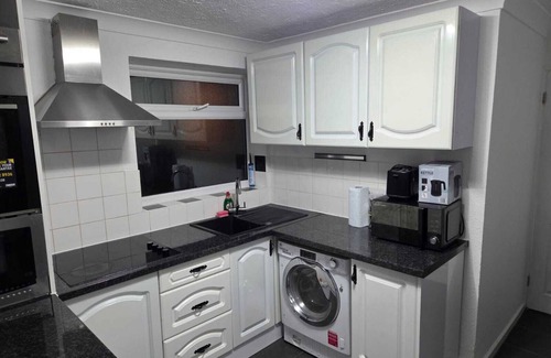 Colchester Apartment | Colchester - 3-bedroom apartment with WiFi - Colchester