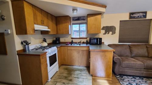 Camp Sherman Resort | Cold Springs Resort