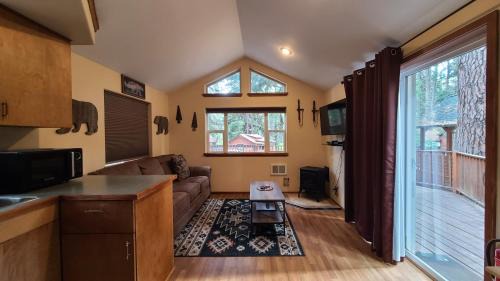 Camp Sherman Resort | Cold Springs Resort