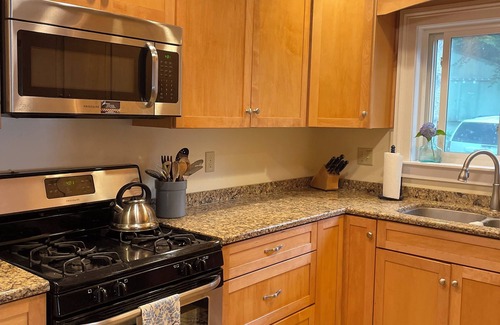 Hamilton House | Colgate Hamilton Lake Moraine 4 BR Waterfront Retreat Sleeps 10