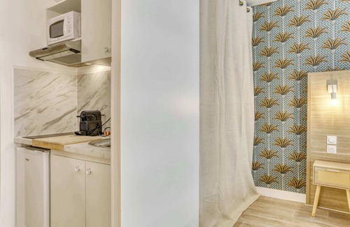 Annemasse Apartment | Colivi Suite Annemasse: Proche Gare, Salon Séparé