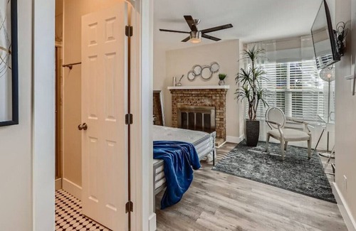 Golden Hill House | Colivilla - ENTIRE House · 12 Bedrm 12.5 Bath House - Sleeps Up To 21 Guests!