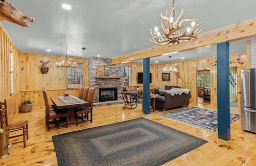 Eureka Springs Cabin | Collection of 6 Ozark Log Cabins