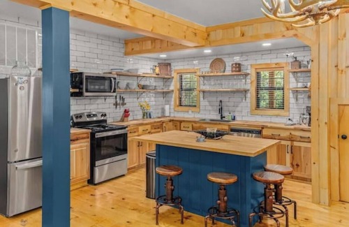 Eureka Springs Cabin | Collection of 6 Ozark Log Cabins