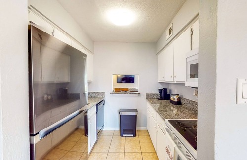 College Station Condo | College Town Condo, Enclosed Patio, Shared Pool