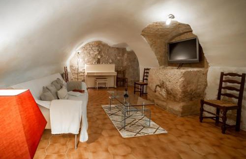 Collias House | Collias Bord du Gardon, near Uzès and Pont du Gard