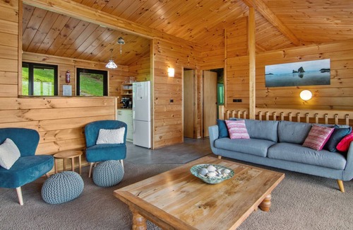 Collingwood House | Collingwood Beach House - Golden Bay Holiday Home