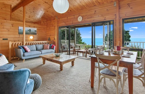 Collingwood House | Collingwood Beach House - Golden Bay Holiday Home